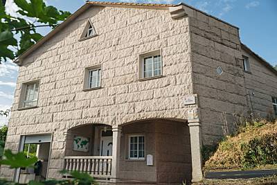 Casa rural en Ribeira Sacra para 13 personas · 6 habitaciones con baño y jardín