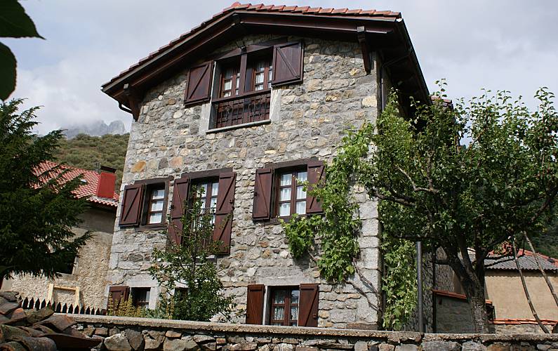 Haus Außenansicht des Hauses León Posada de Valdeón Ferienhaus auf dem land - Außenansicht des Hauses