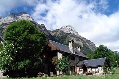 4 Casas para 4-21 personas con jardín privado Huesca