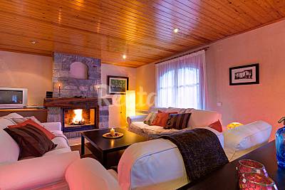 Casa con jardín al lado del río, de 12-14 pax Girona/Gerona