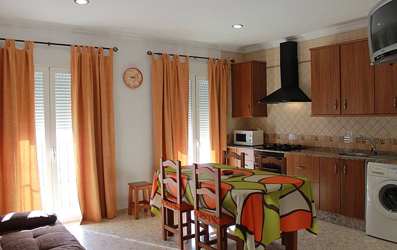 3 Apartamentos a 400 m da praia Cádis - Cozinha