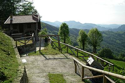 cabaña en la montaña Asturias