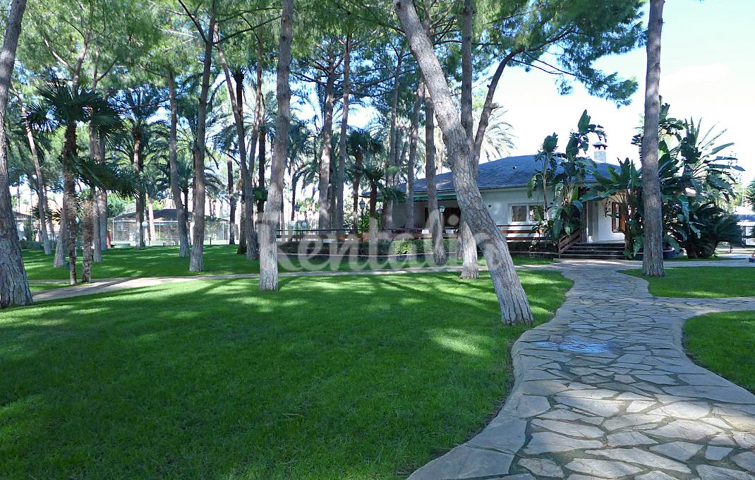 8 Villas para 2-8 personas a 15 km de la playa Valencia