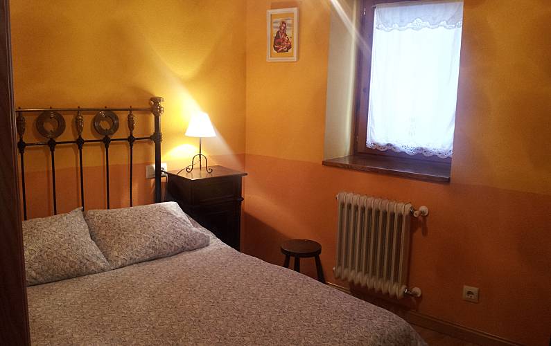 Novo Quarto Huesca Benasque Apartamento - Quarto