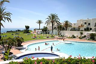 Apartamentos y bungalows en 1º linea de playa