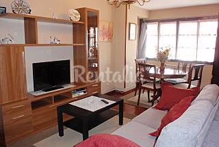 Junto Ayuntamiento,Catedral.Museos,Fontán,WI...