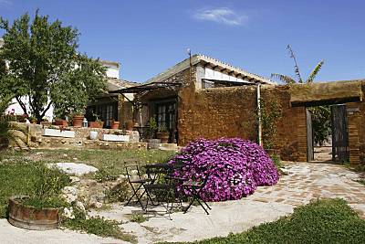 Masia típica con 3 casas, piscina y viñedos Barcelona