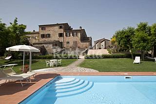 Splendido agriturismo con 11 Appartamenti To...