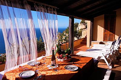 Villa a 1500 m. dal mare. Olbia-Tempio