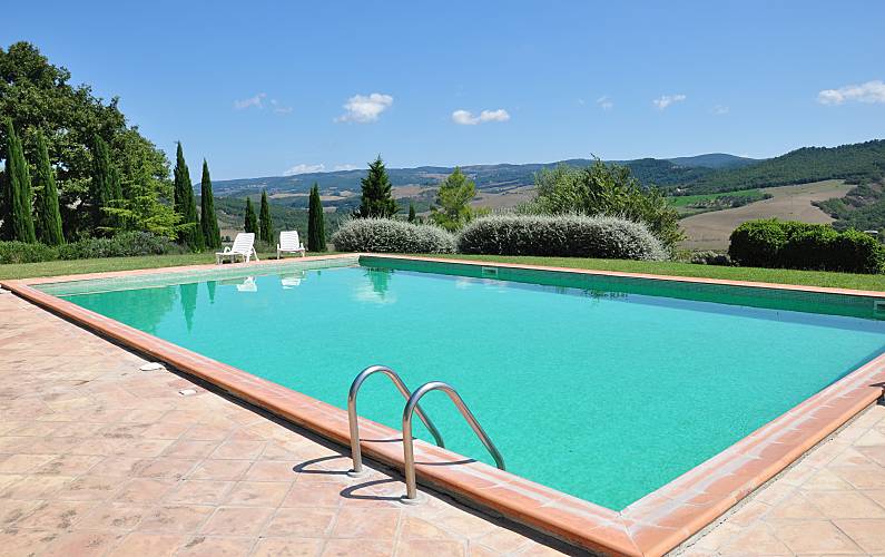 Agriturismo con piscina tra Lazio e Toscana