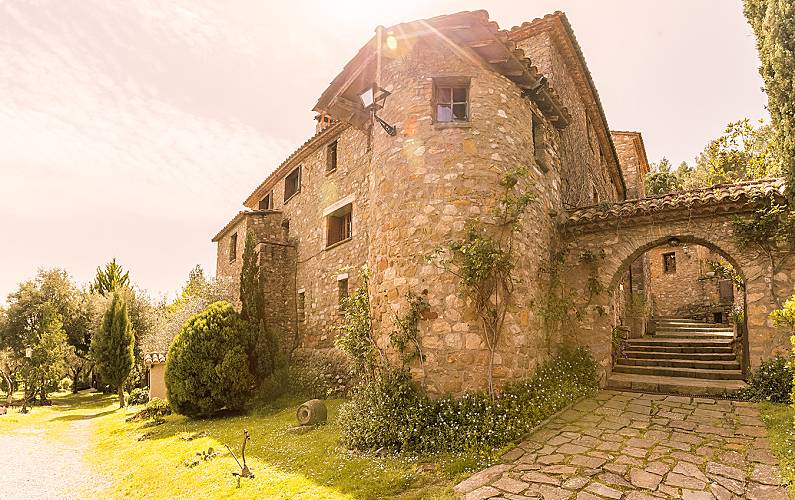 Masía de 12 habitaciones con gran jardín y piscina Girona/Gerona