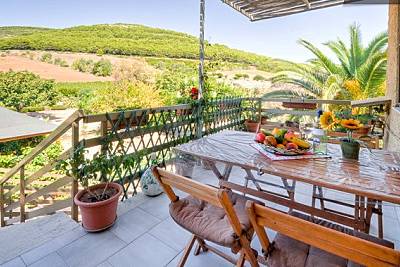 Cottage con terrazza e vista della campagna Sassari