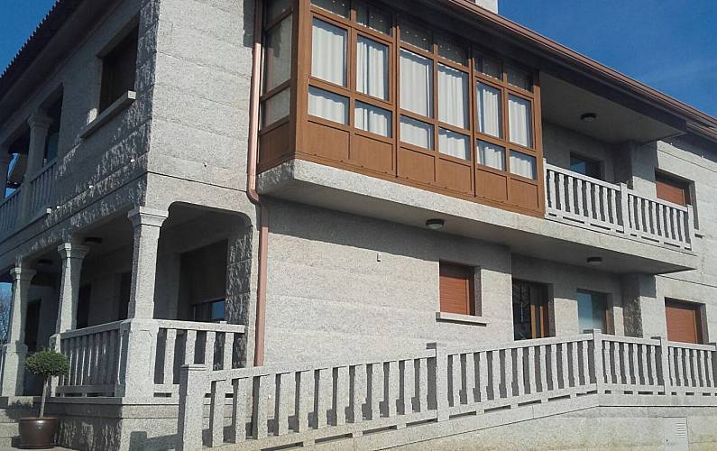 Wohnungen Außenansicht des Hauses Pontevedra Sanxenxo-Sangenjo Ferienwohnung - Außenansicht des Hauses