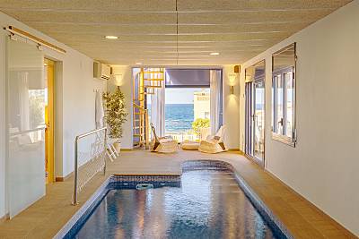 Casa con piscina interior con vistas al mar Girona/Gerona