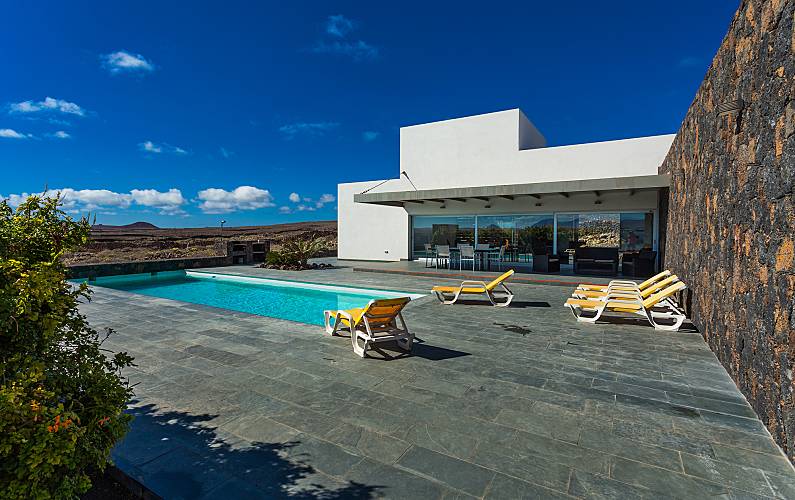 Luxury Villa for 12 people. Heated pool. Wifi Lajares, La Oliva