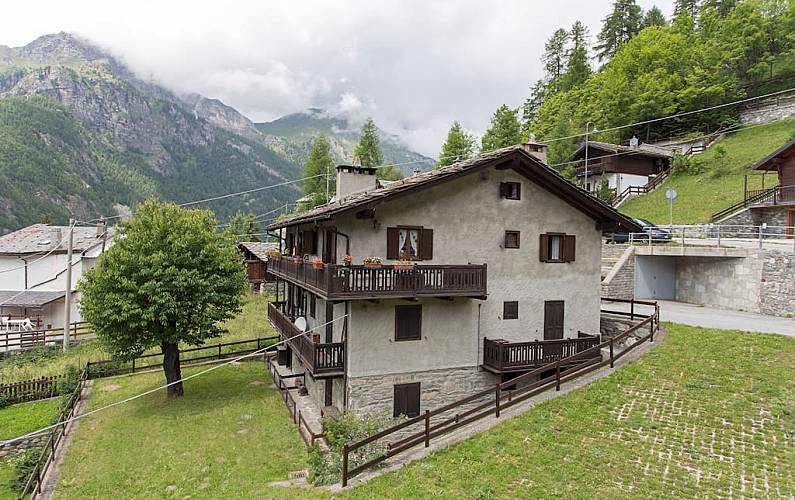 Wohnung Außenansicht des Hauses Aosta Valtournenche Ferienwohnung - Außenansicht des Hauses